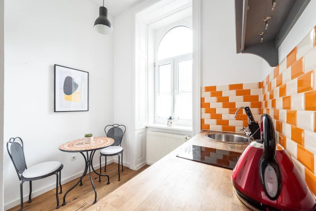 Lite 1Br Near Metro & Center By Hm Apartman Bécs Kültér fotó
